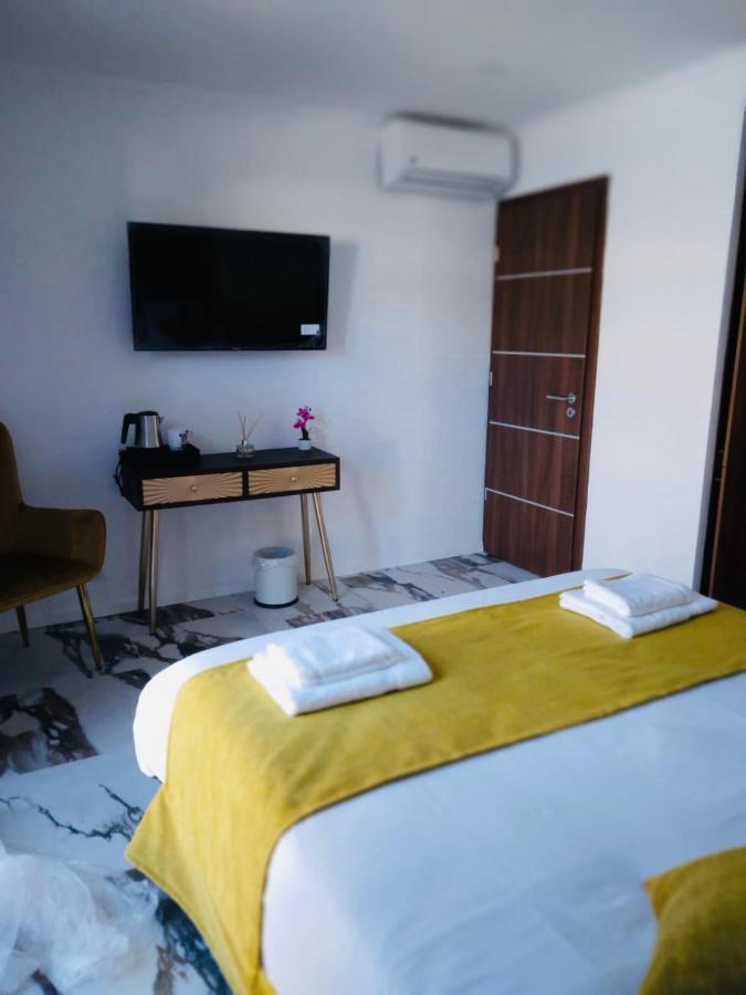カロンザナ A Casa Di Jo Bed & Breakfast エクステリア 写真
